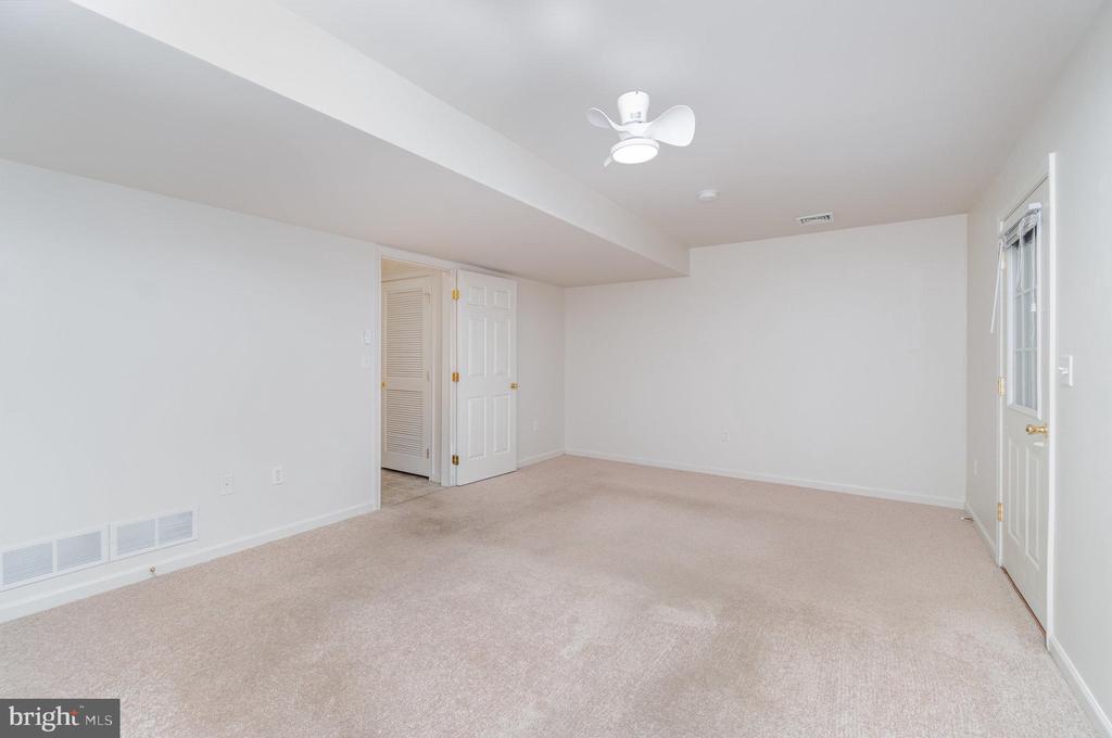9089 Joyce Ln