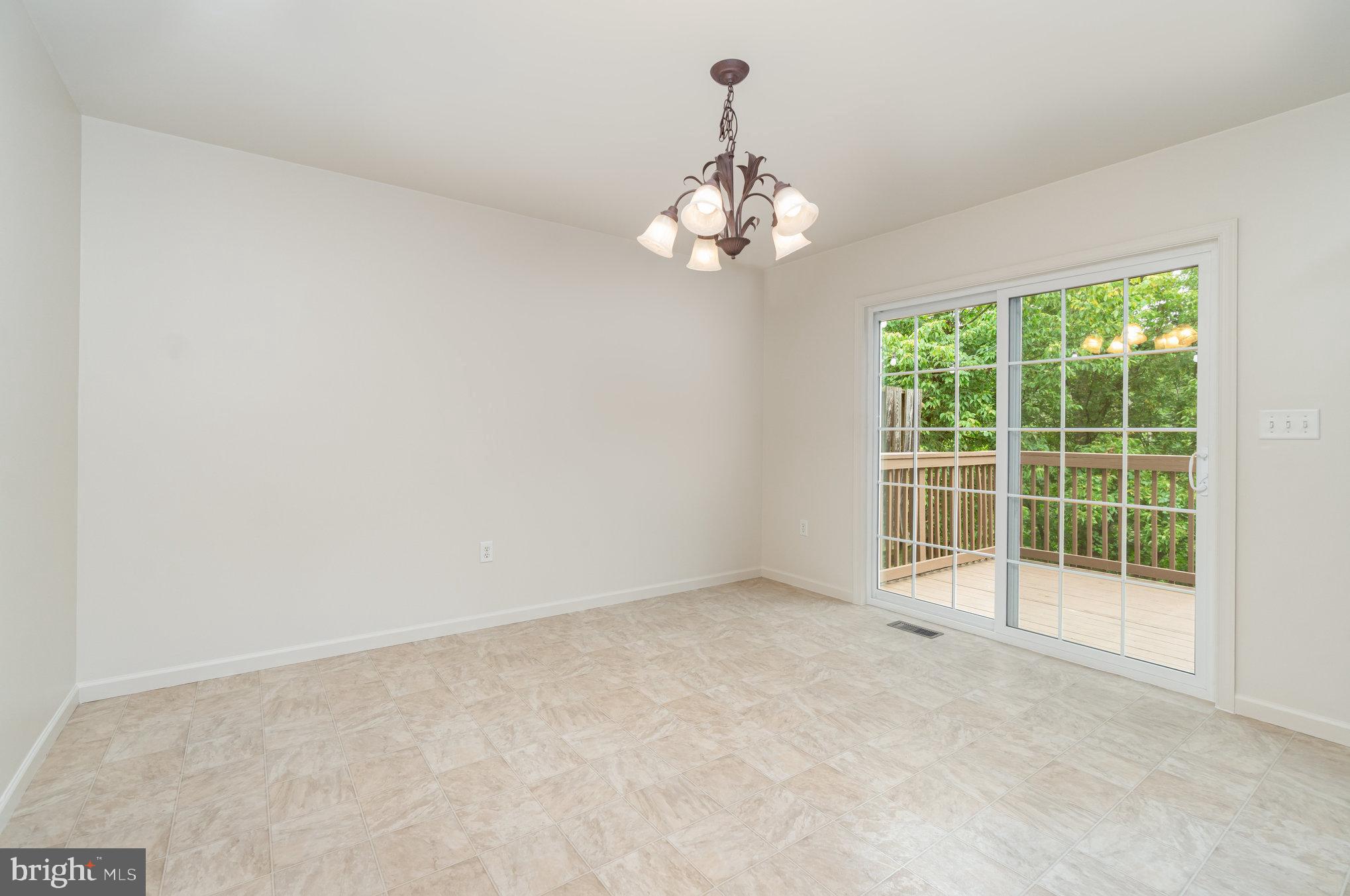 9089 Joyce Ln
