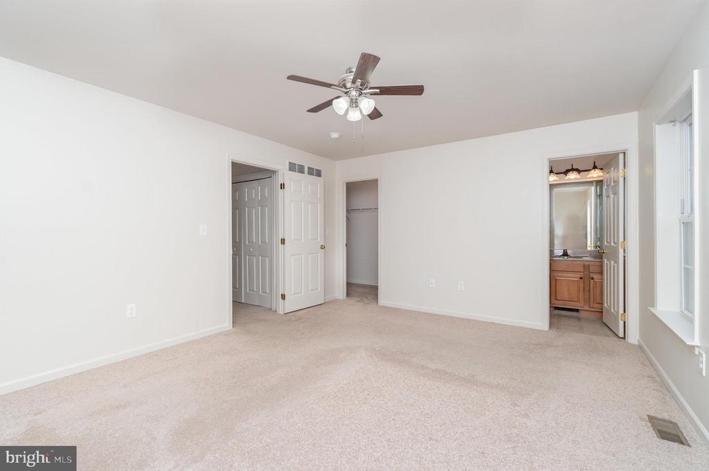 9089 Joyce Ln