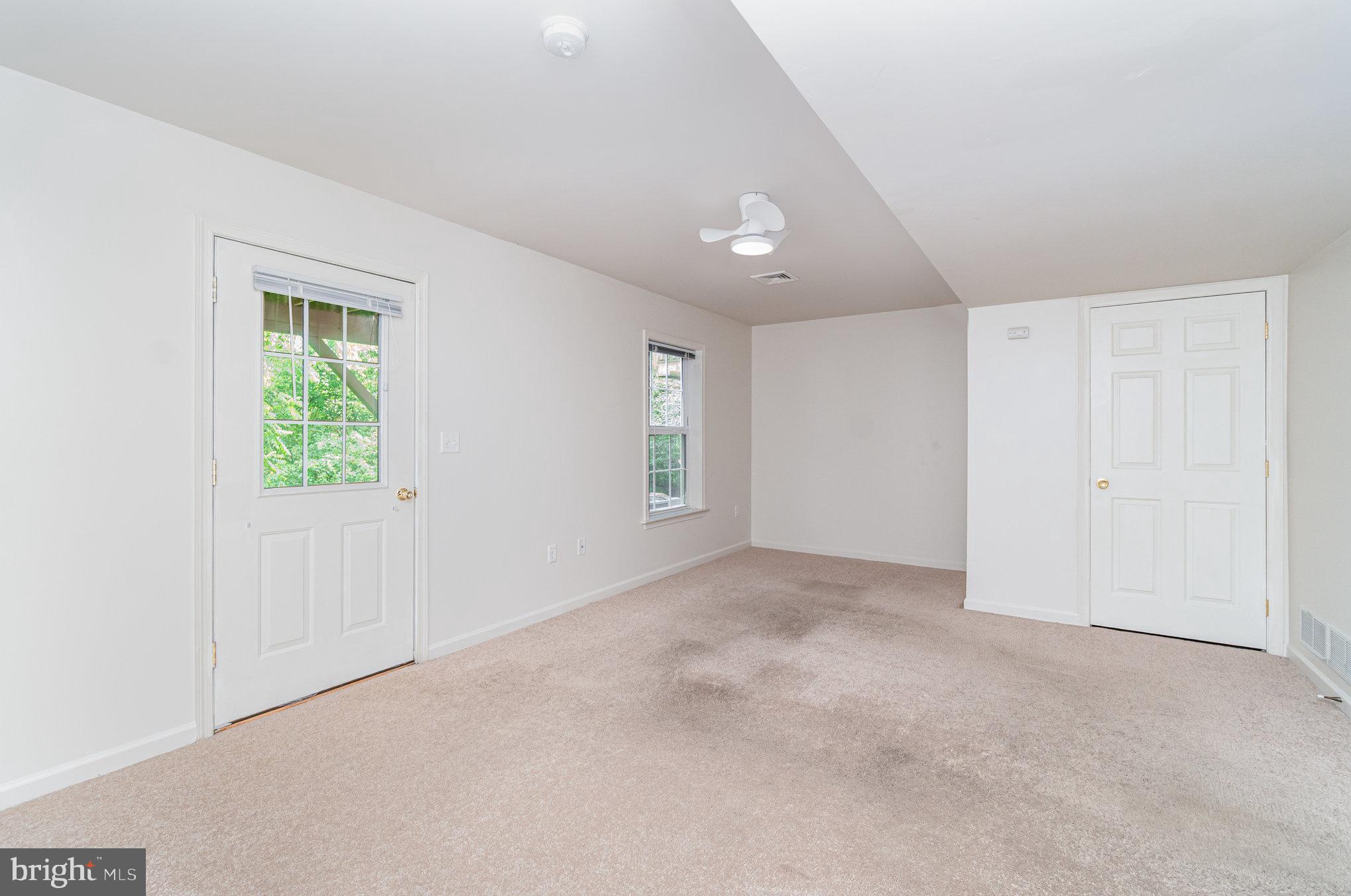9089 Joyce Ln