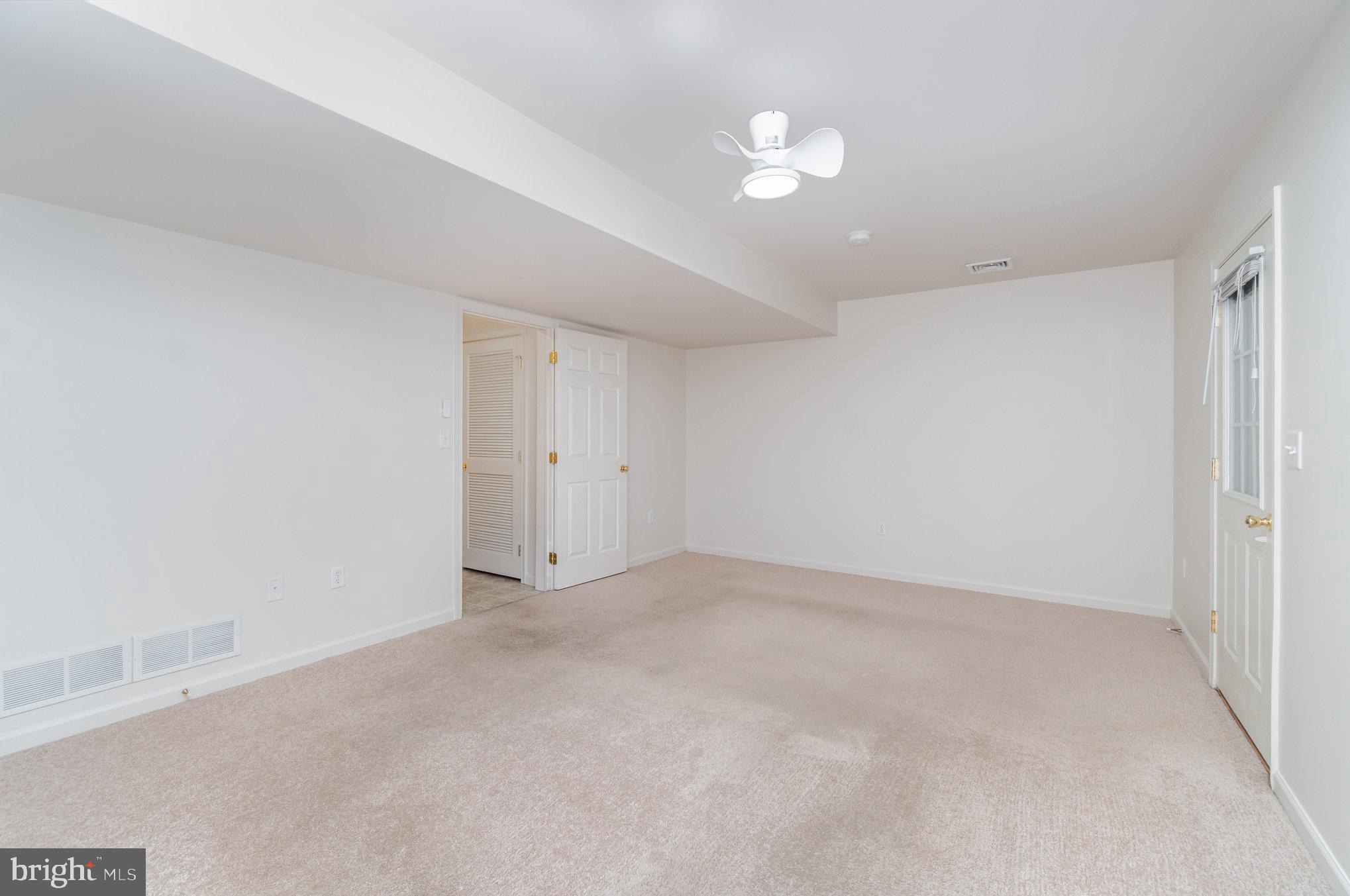 9089 Joyce Ln