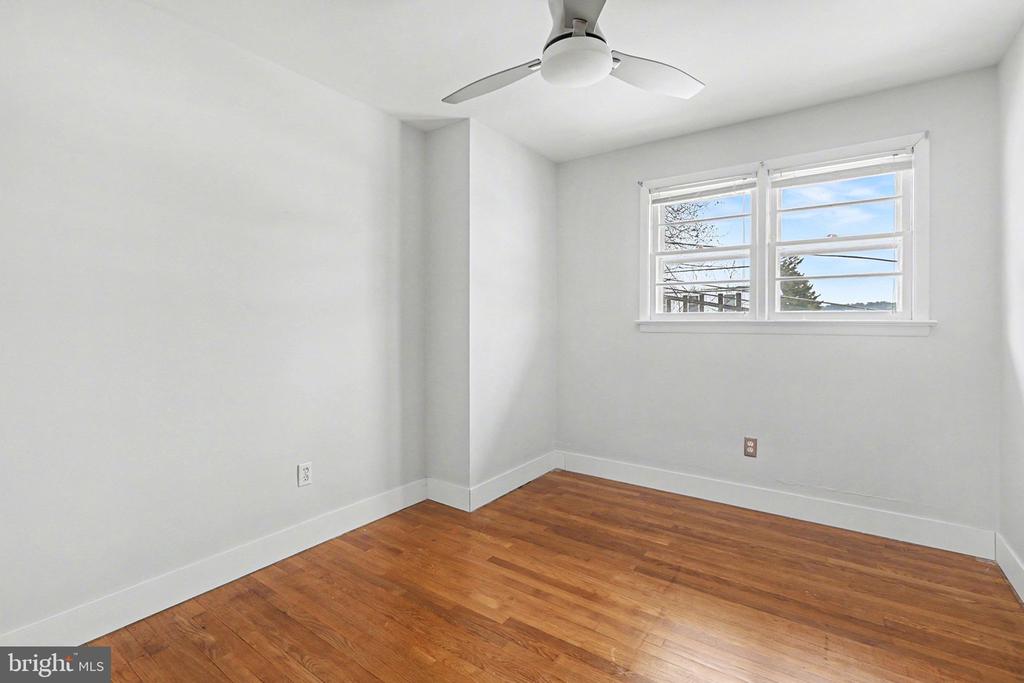 909 SUNNYSIDE ROAD