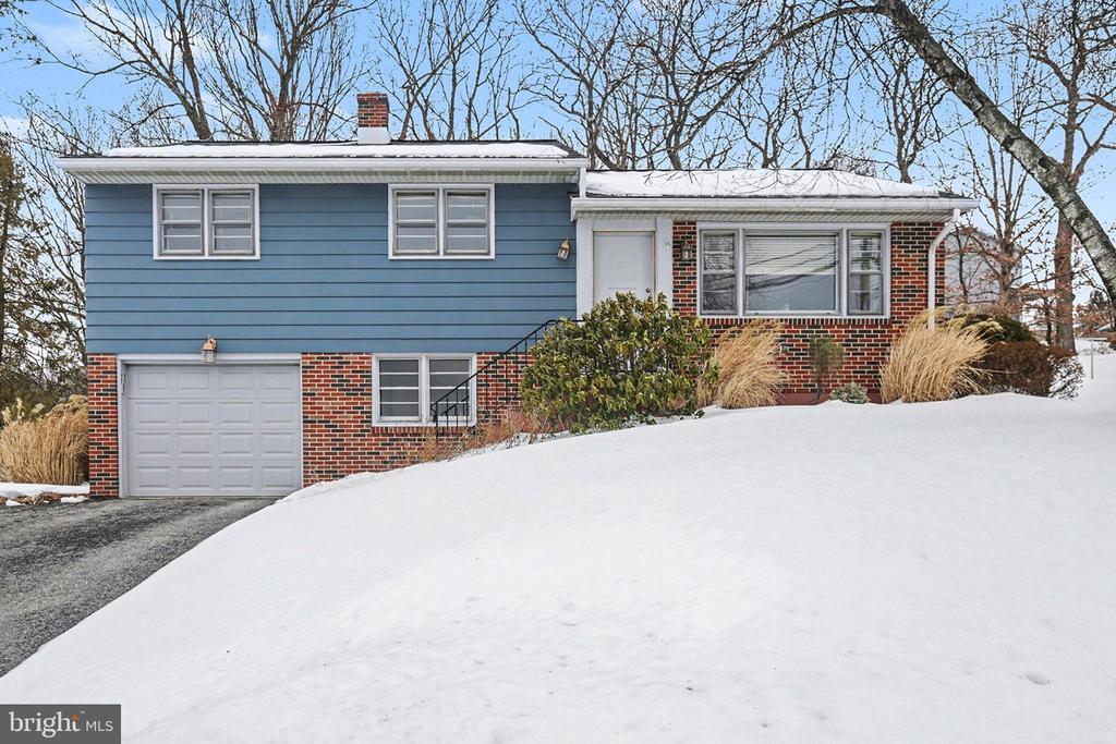 909 SUNNYSIDE ROAD