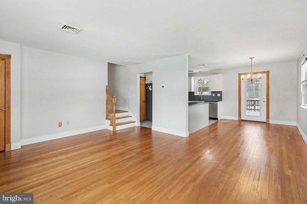 909 SUNNYSIDE ROAD