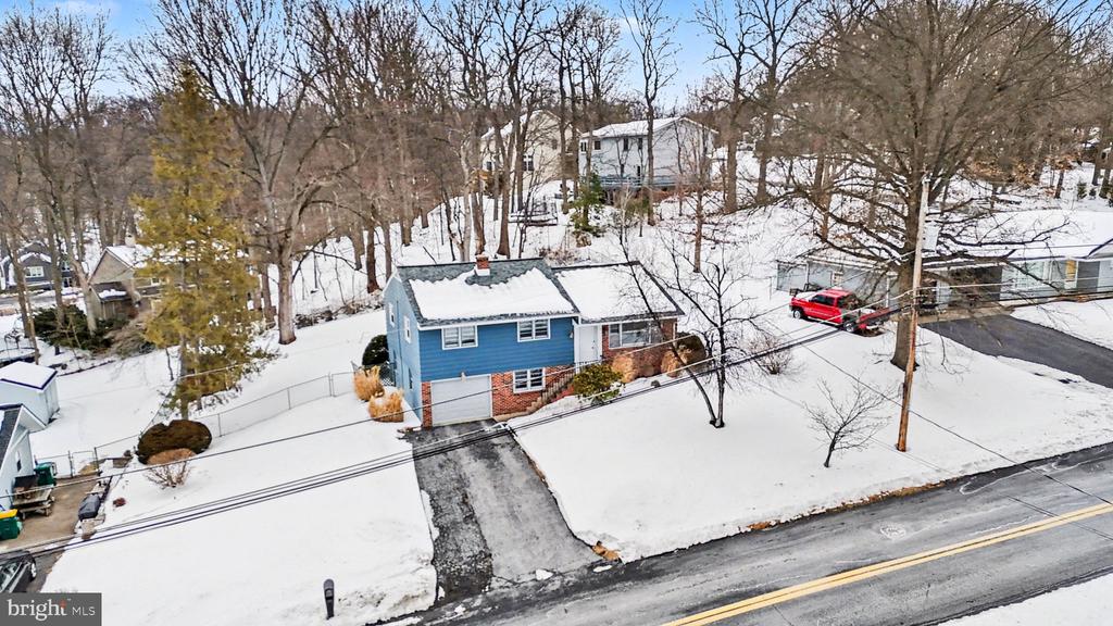 909 SUNNYSIDE ROAD