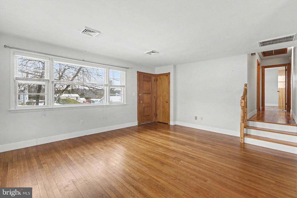 909 SUNNYSIDE ROAD