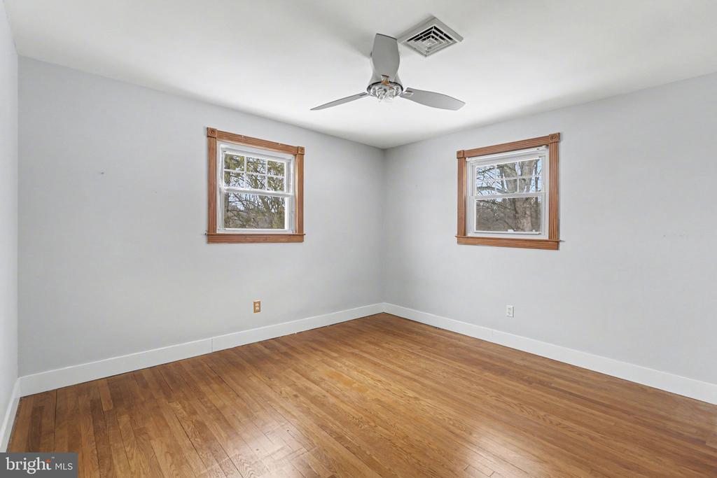 909 SUNNYSIDE ROAD