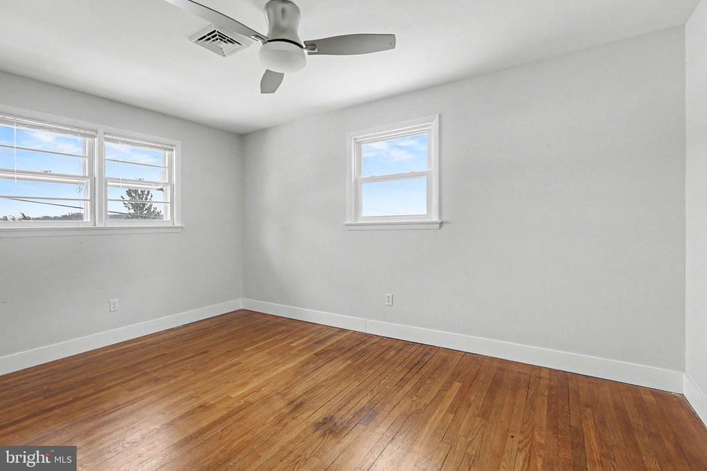 909 SUNNYSIDE ROAD