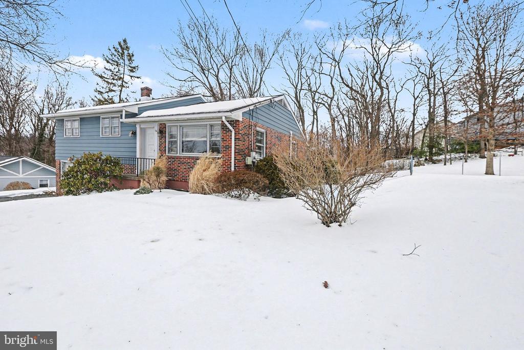 909 SUNNYSIDE ROAD