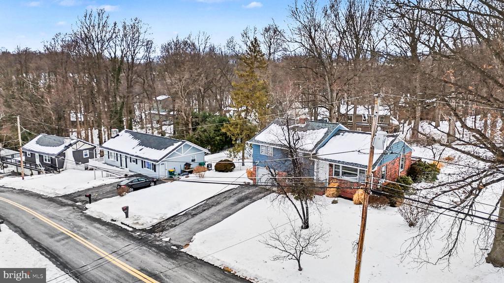909 SUNNYSIDE ROAD