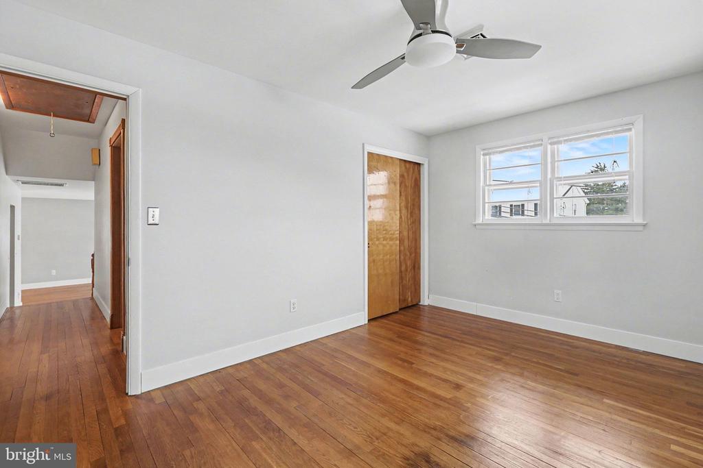 909 SUNNYSIDE ROAD