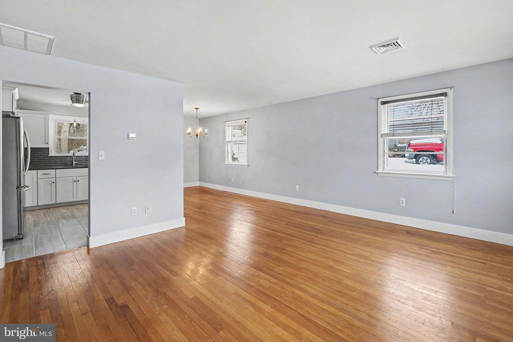 909 SUNNYSIDE ROAD