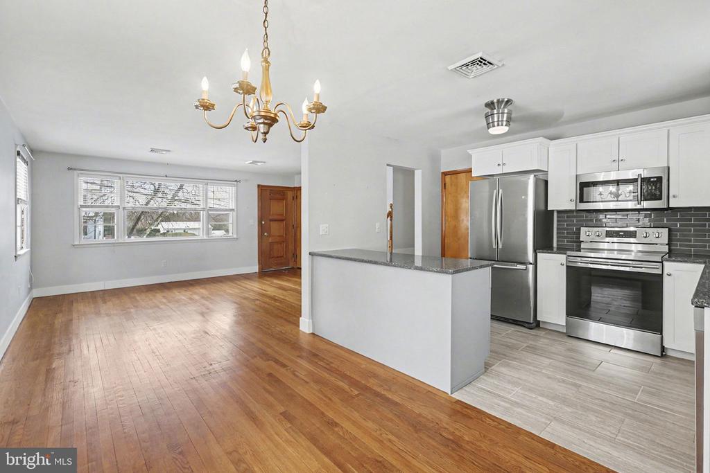 909 SUNNYSIDE ROAD