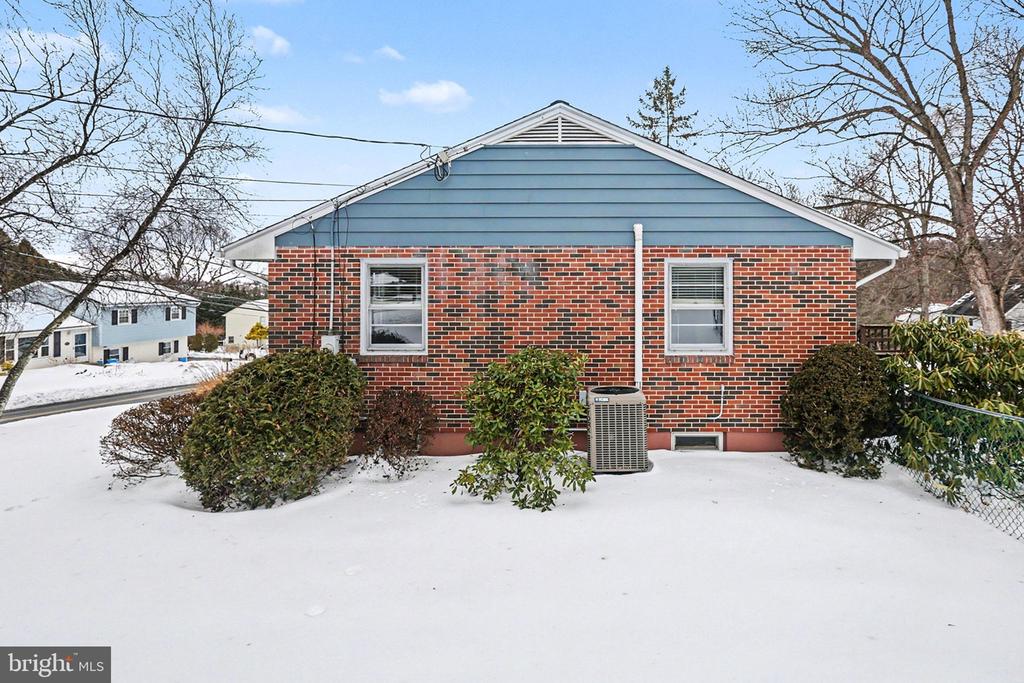 909 SUNNYSIDE ROAD
