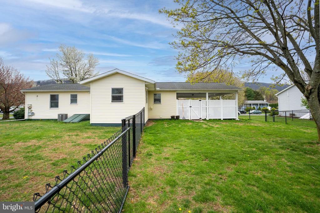108 W BONNIE AVENUE