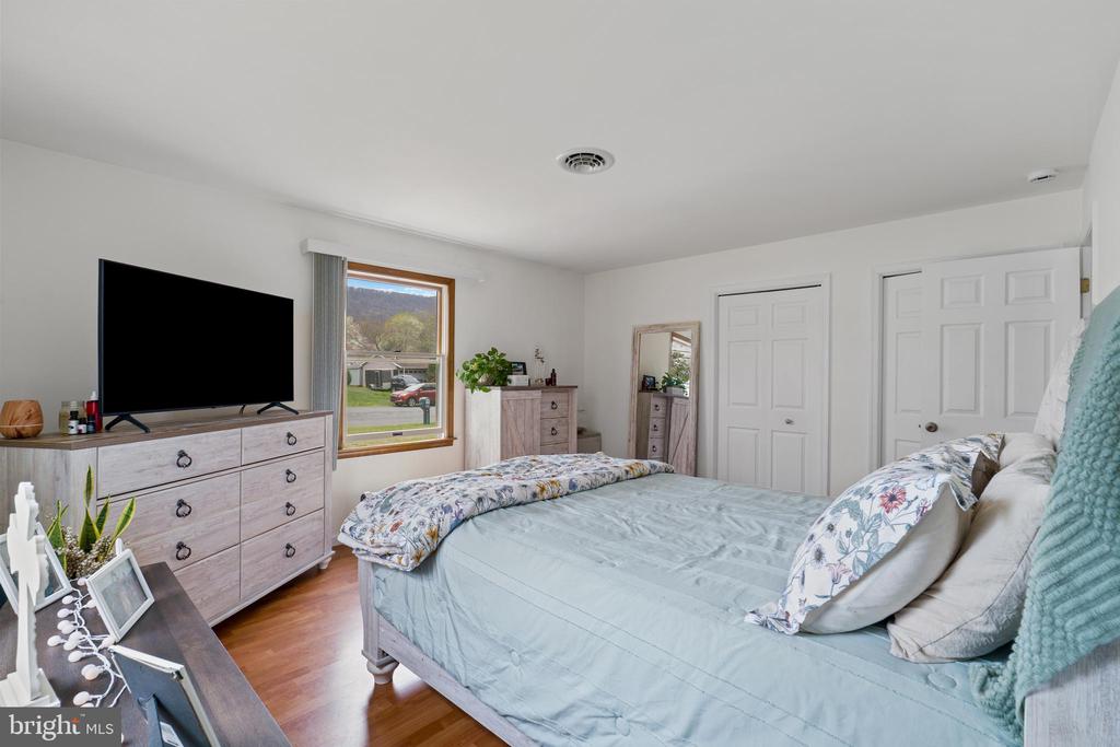 108 W BONNIE AVENUE