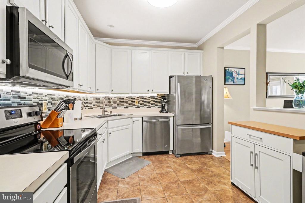 652 SPRINGHOUSE LANE