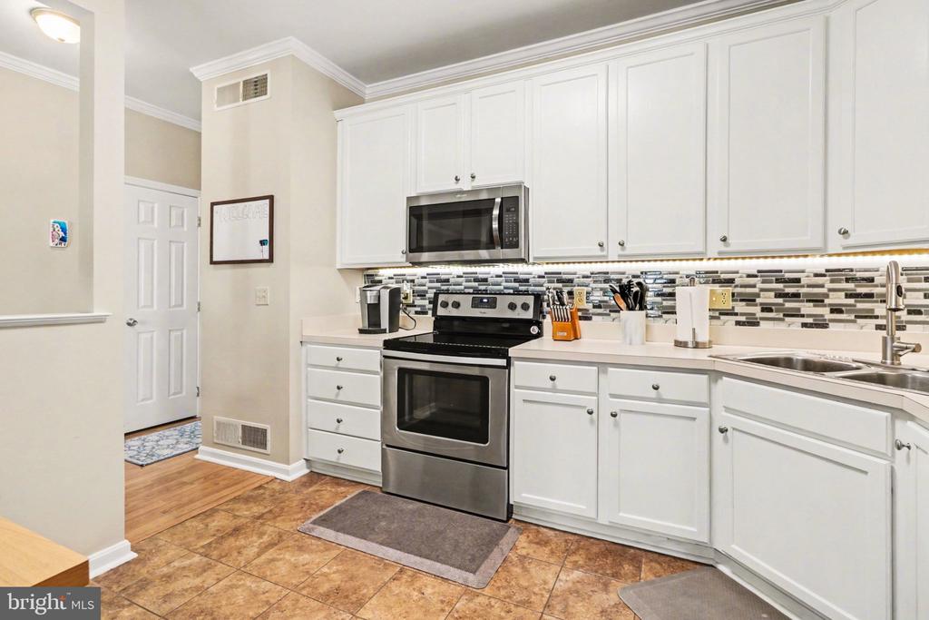 652 SPRINGHOUSE LANE