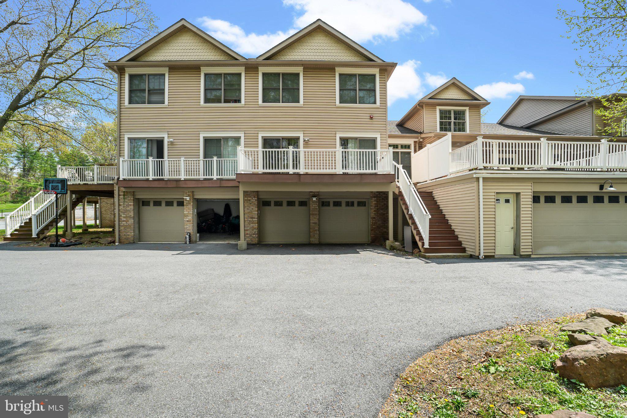 105 HIGH POINTE DRIVE