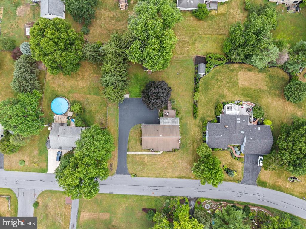 4462 WOODCREST DRIVE