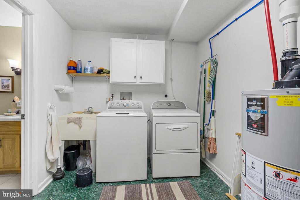 4462 WOODCREST DRIVE
