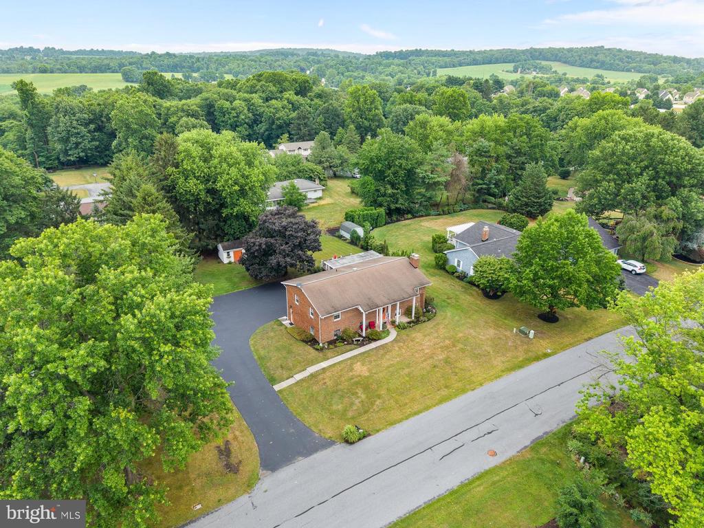 4462 WOODCREST DRIVE