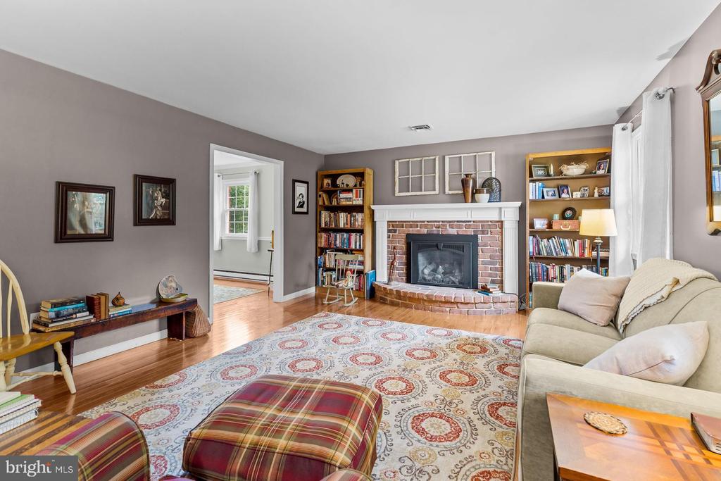 4462 WOODCREST DRIVE