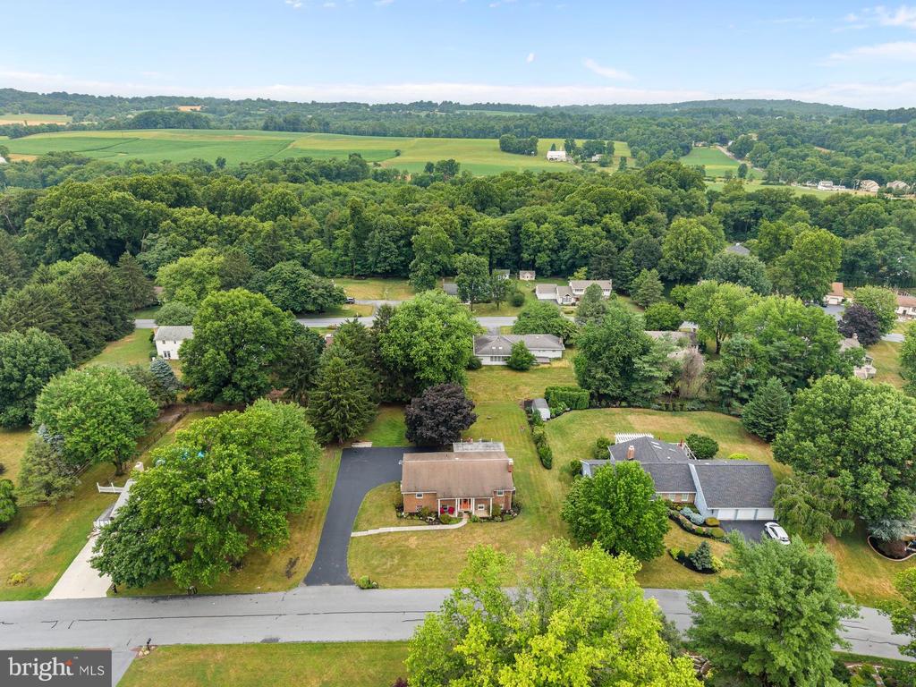 4462 WOODCREST DRIVE