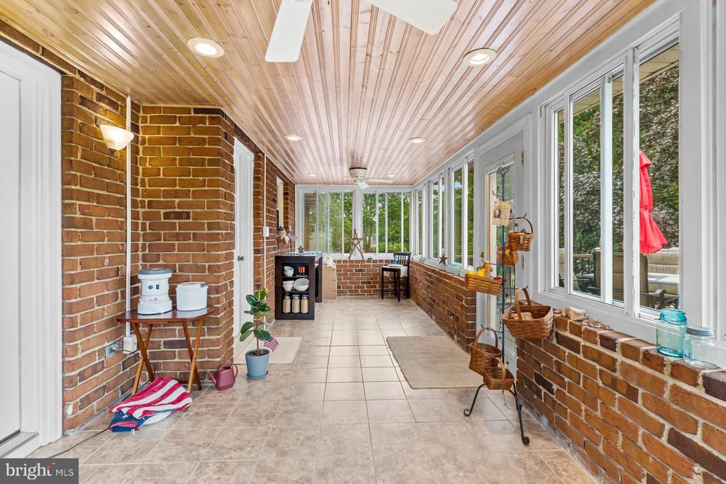 4462 WOODCREST DRIVE