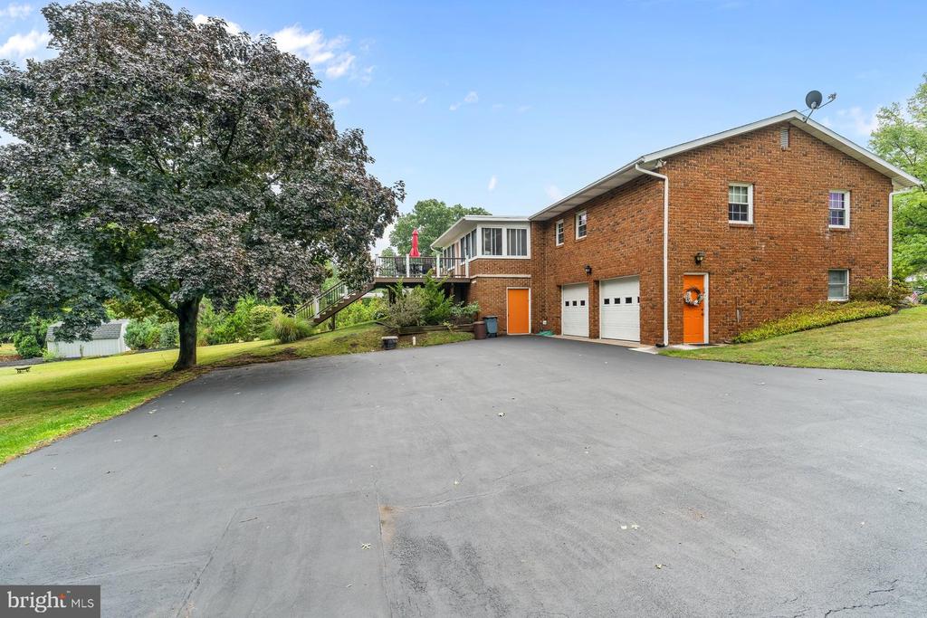 4462 WOODCREST DRIVE