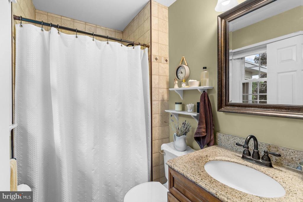 4462 WOODCREST DRIVE