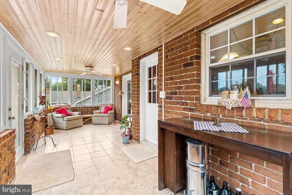 4462 WOODCREST DRIVE