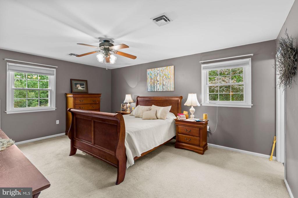 4462 WOODCREST DRIVE