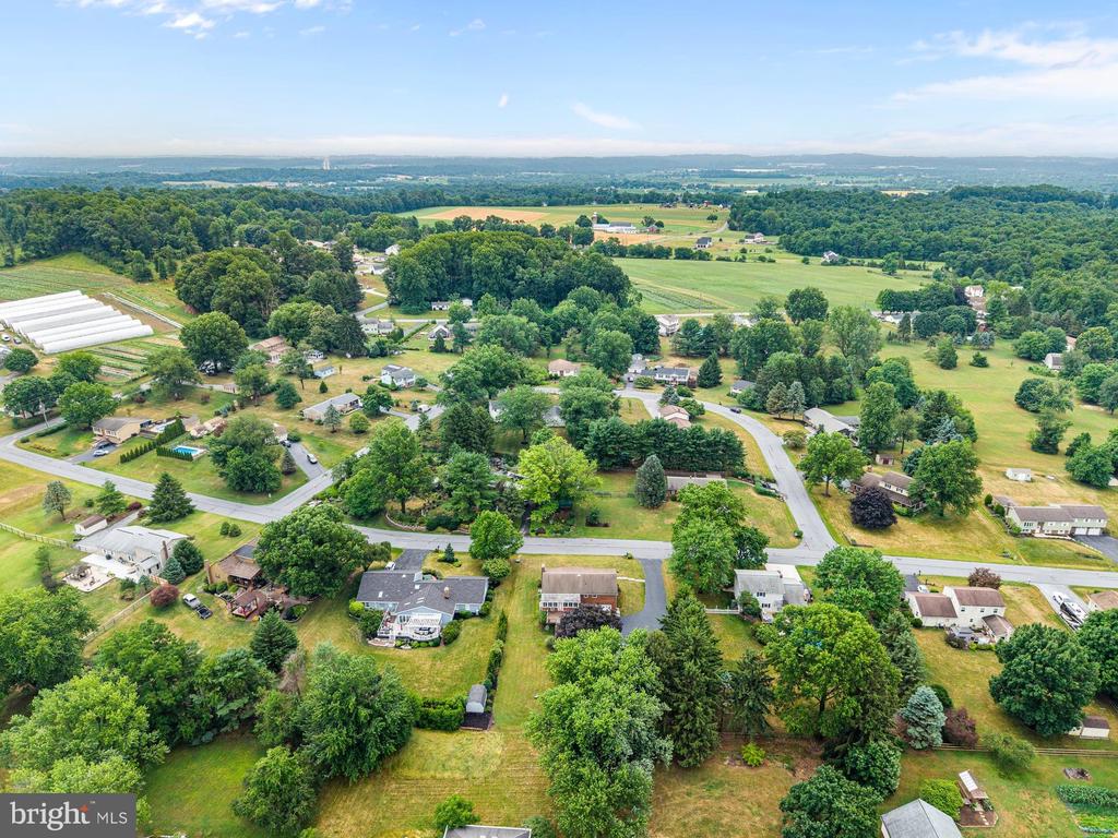 4462 WOODCREST DRIVE