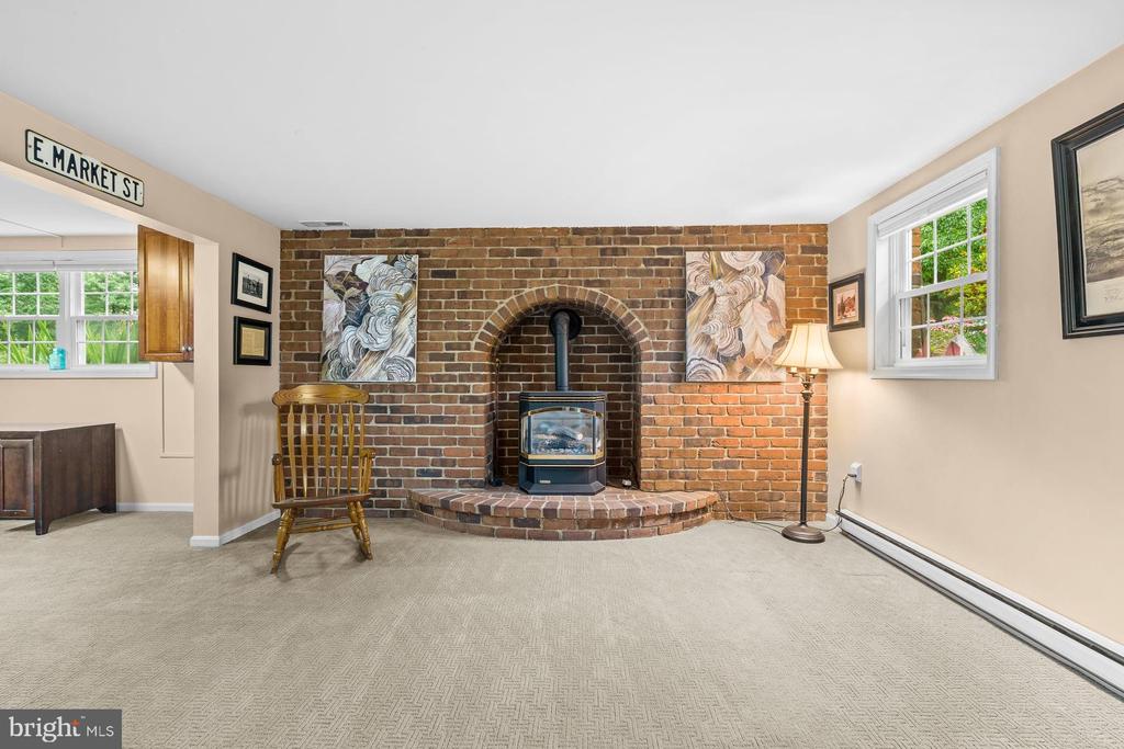 4462 WOODCREST DRIVE