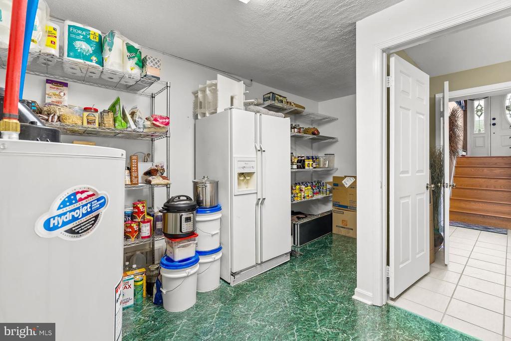 4462 WOODCREST DRIVE