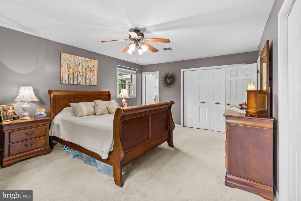 4462 WOODCREST DRIVE
