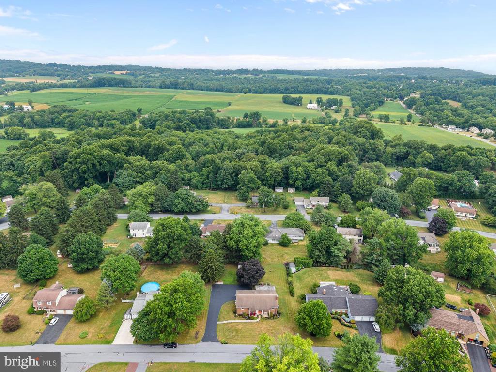 4462 WOODCREST DRIVE
