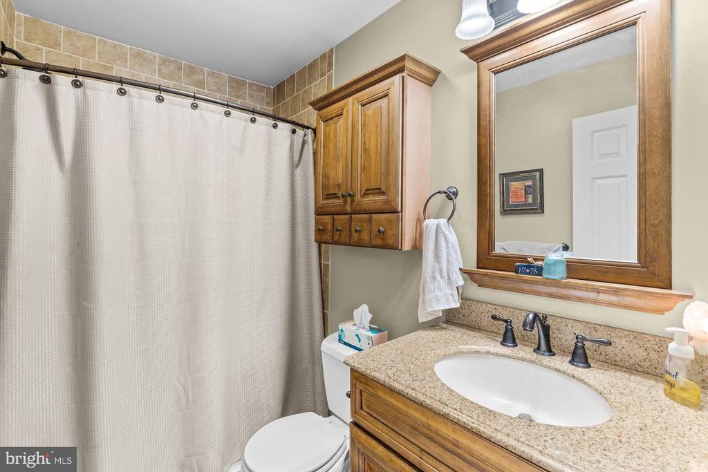 4462 WOODCREST DRIVE