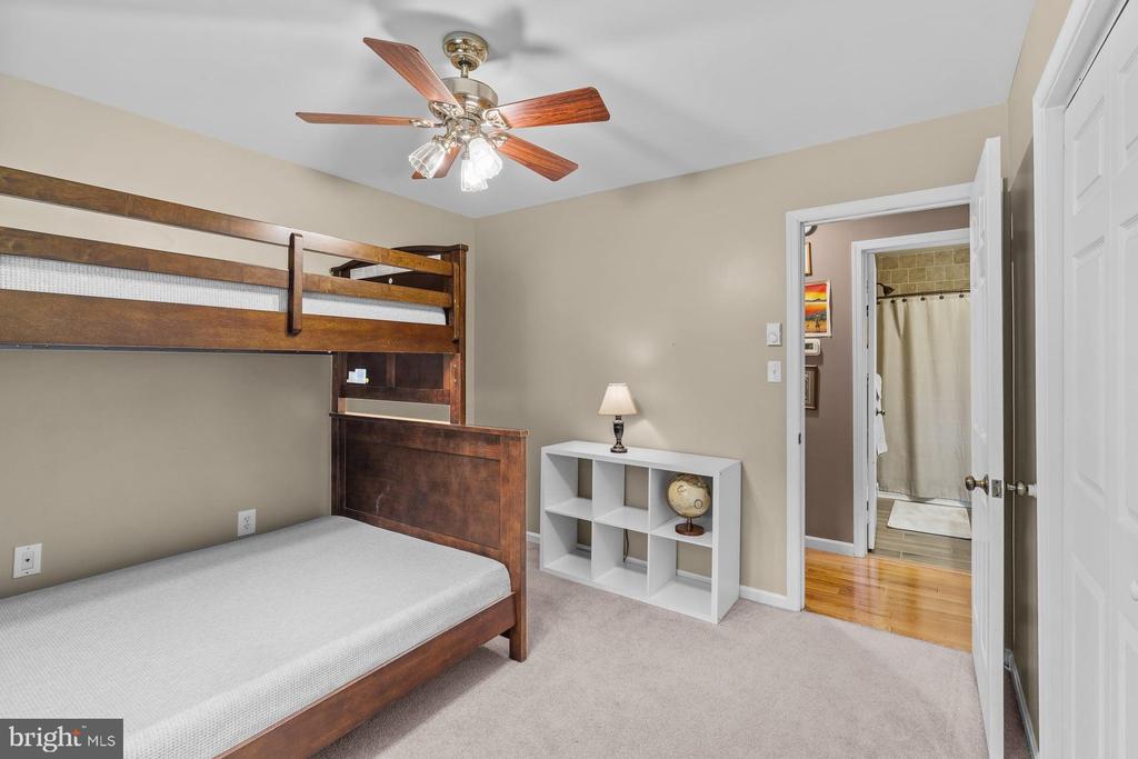 4462 WOODCREST DRIVE