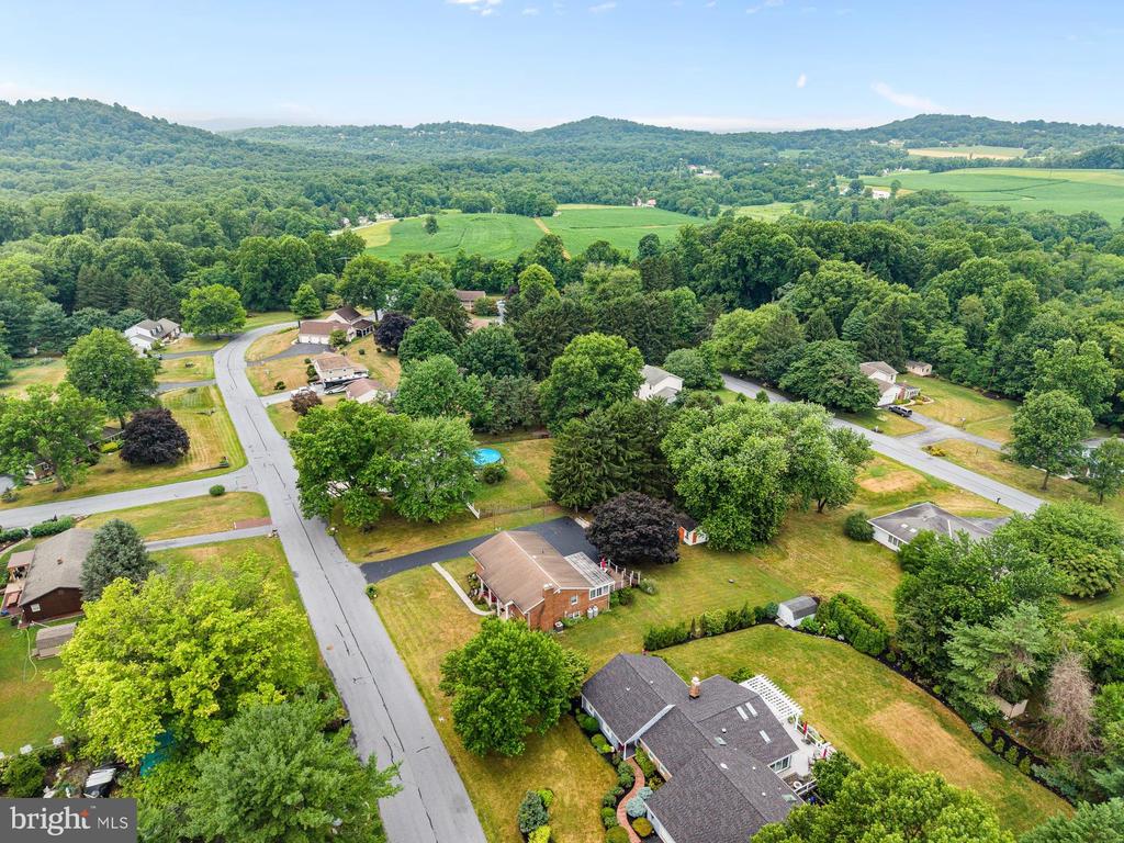 4462 WOODCREST DRIVE