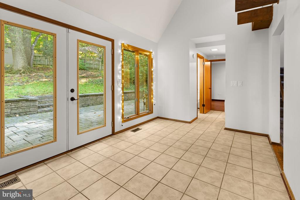 1426 SPRING HILL DRIVE