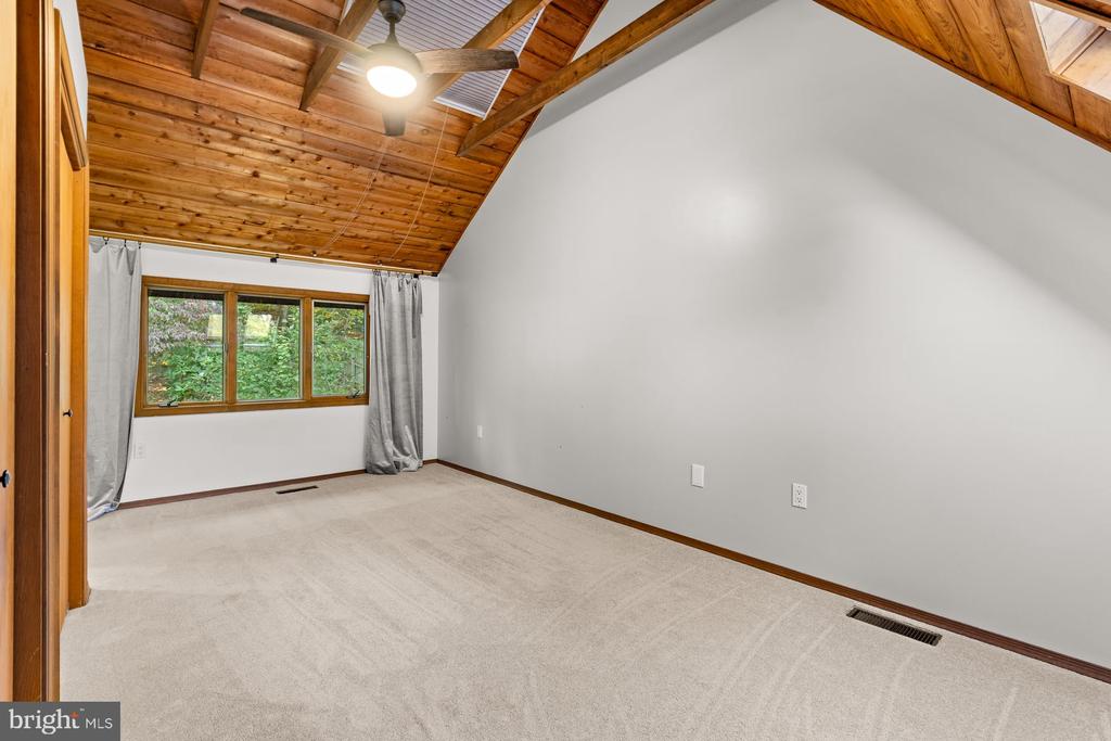 1426 SPRING HILL DRIVE