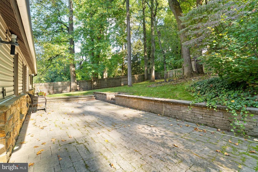 1426 SPRING HILL DRIVE