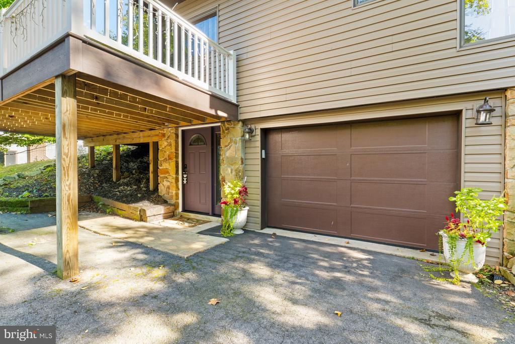 1426 SPRING HILL DRIVE