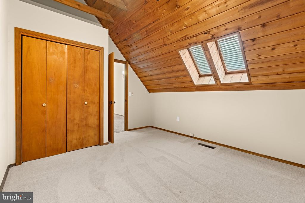 1426 SPRING HILL DRIVE