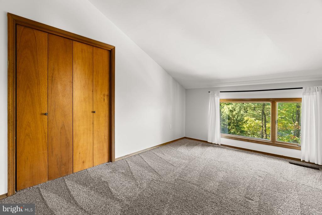 1426 SPRING HILL DRIVE