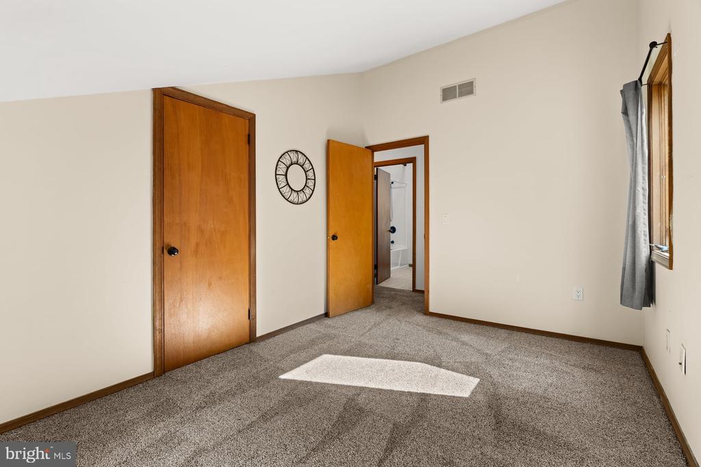 1426 SPRING HILL DRIVE