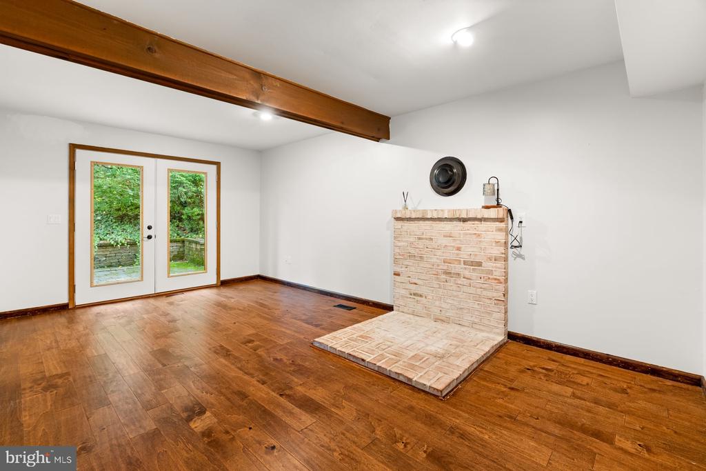 1426 SPRING HILL DRIVE