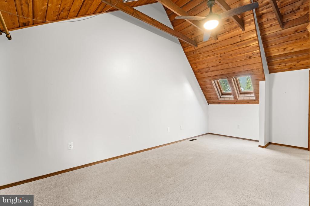 1426 SPRING HILL DRIVE